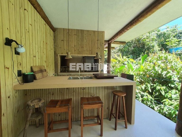 Casa com piscina e 4 suítes em Itamambuca