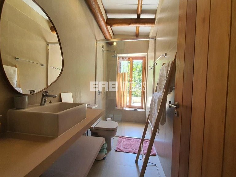 Casa com piscina e 4 suítes em Itamambuca