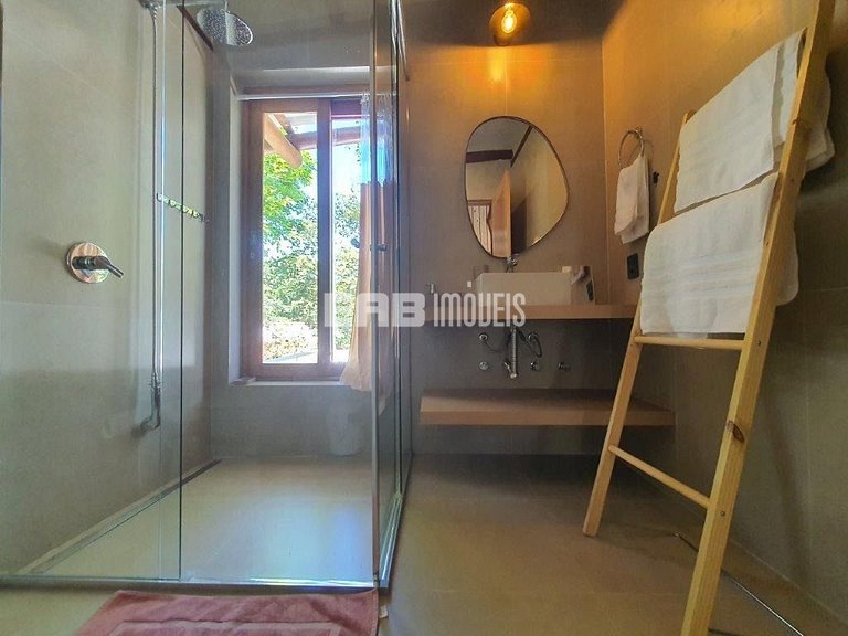 Casa com piscina e 4 suítes em Itamambuca