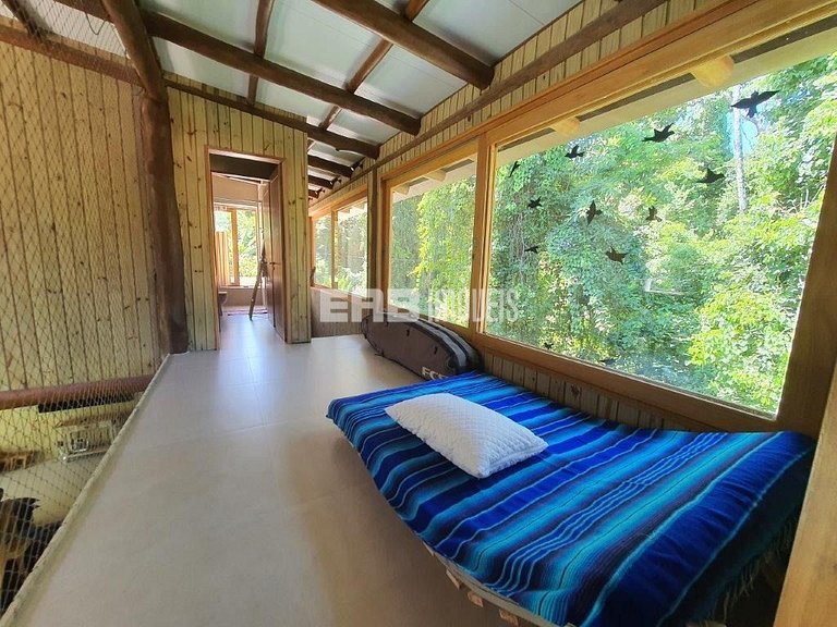 Casa com piscina e 4 suítes em Itamambuca