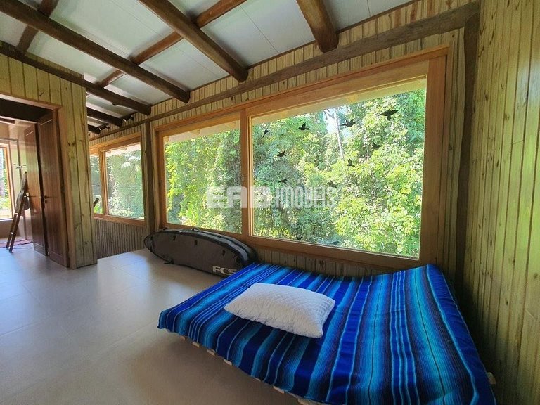 Casa com piscina e 4 suítes em Itamambuca