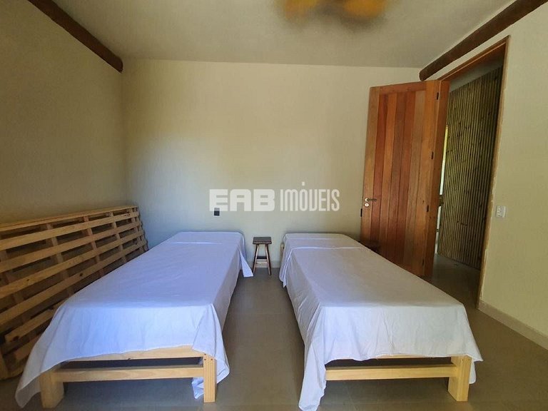 Casa com piscina e 4 suítes em Itamambuca