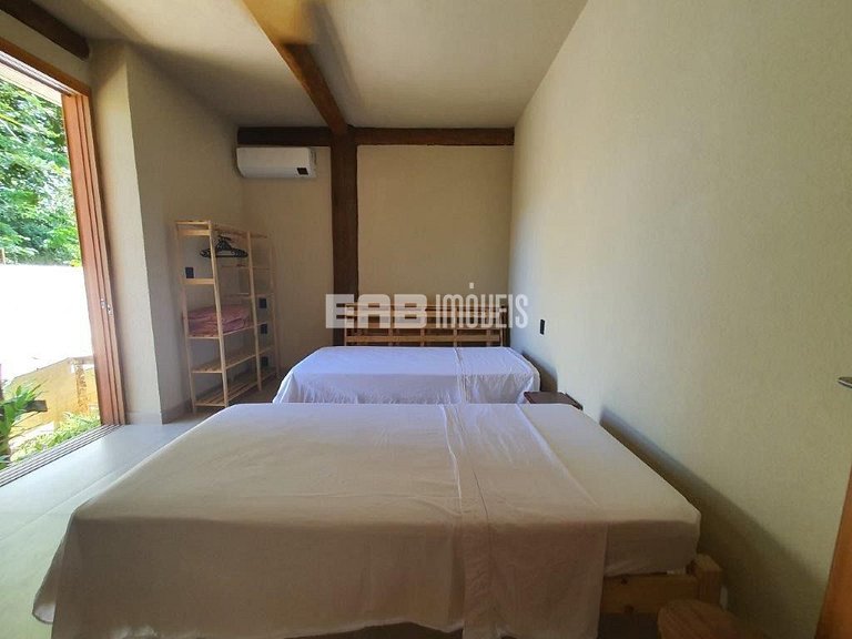 Casa com piscina e 4 suítes em Itamambuca