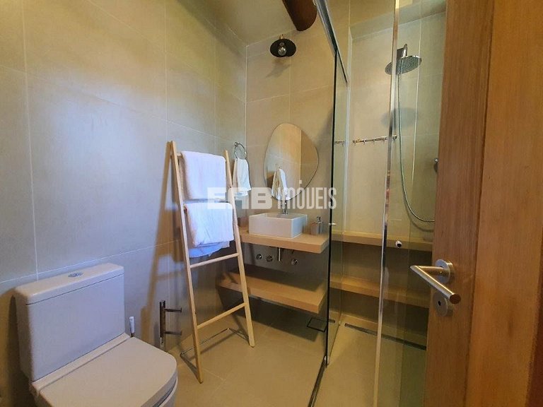 Casa com piscina e 4 suítes em Itamambuca