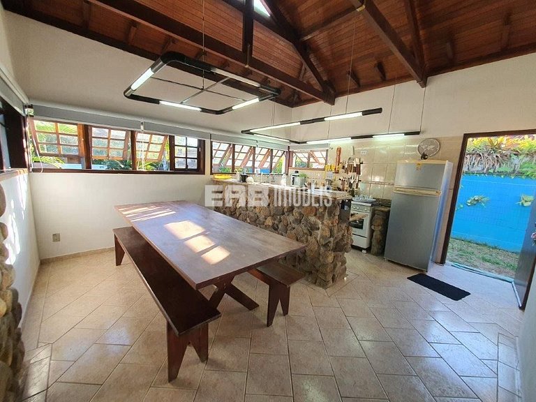 Em frente à área verde