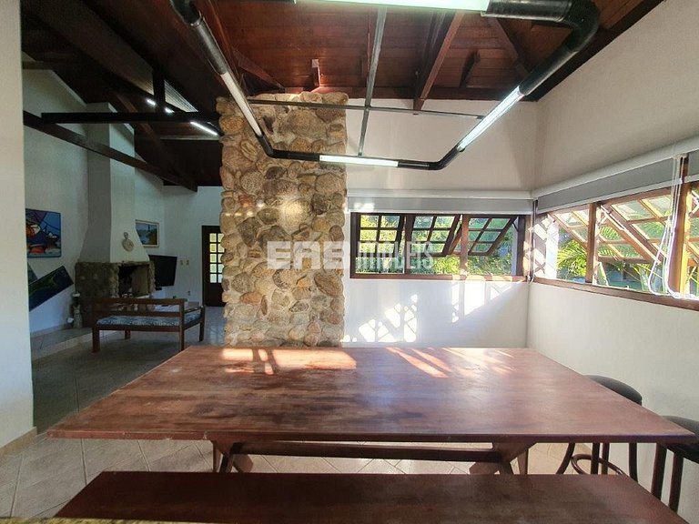 Em frente à área verde