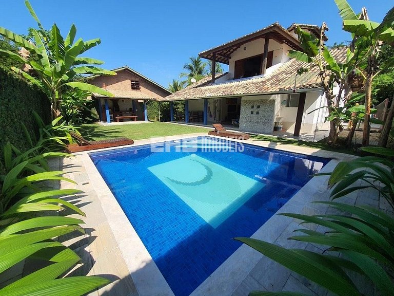 Casa com piscina, para 9 pessoas, a apenas 180m da praia