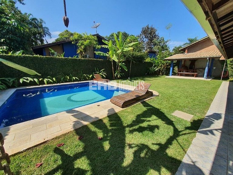 Casa com piscina, para 9 pessoas, a apenas 180m da praia