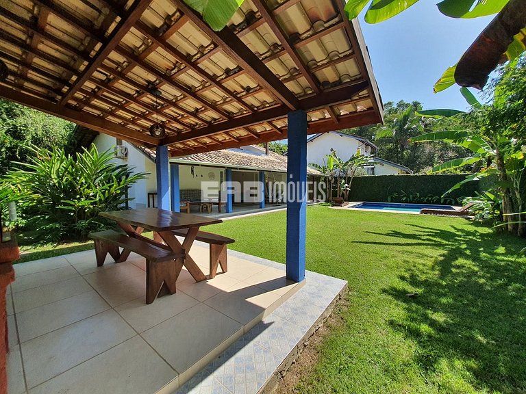 Casa com piscina, para 9 pessoas, a apenas 180m da praia
