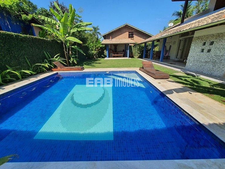 Casa com piscina, para 9 pessoas, a apenas 180m da praia