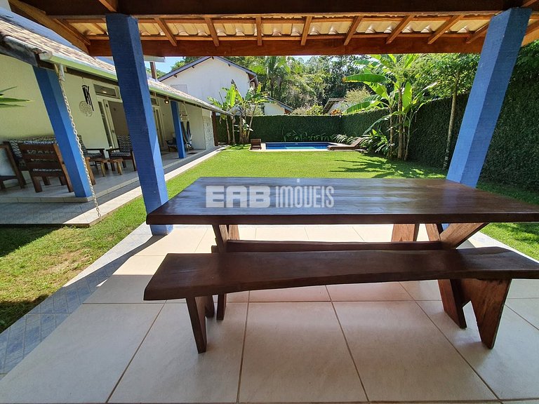 Casa com piscina, para 9 pessoas, a apenas 180m da praia