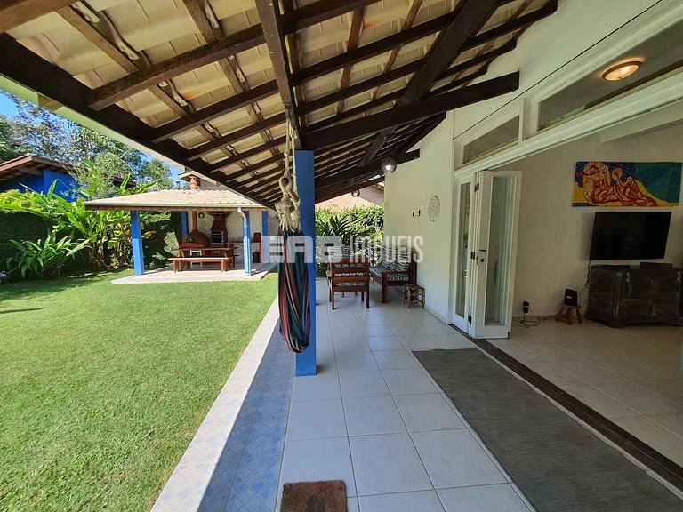 Casa com piscina, para 9 pessoas, a apenas 180m da praia