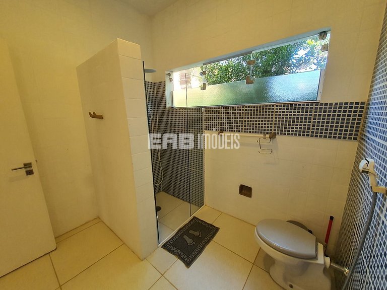 Casa com piscina, para 9 pessoas, a apenas 180m da praia