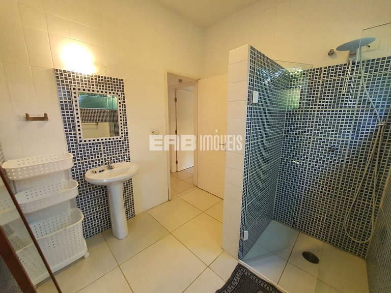 Casa com piscina, para 9 pessoas, a apenas 180m da praia