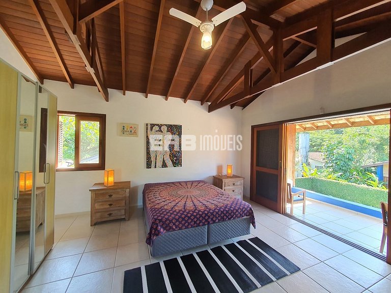 Casa com piscina, para 9 pessoas, a apenas 180m da praia