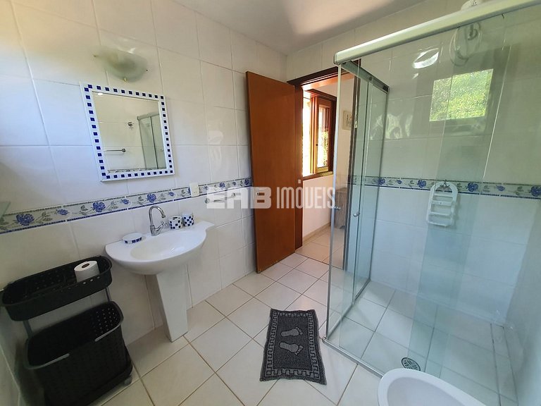 Casa com piscina, para 9 pessoas, a apenas 180m da praia