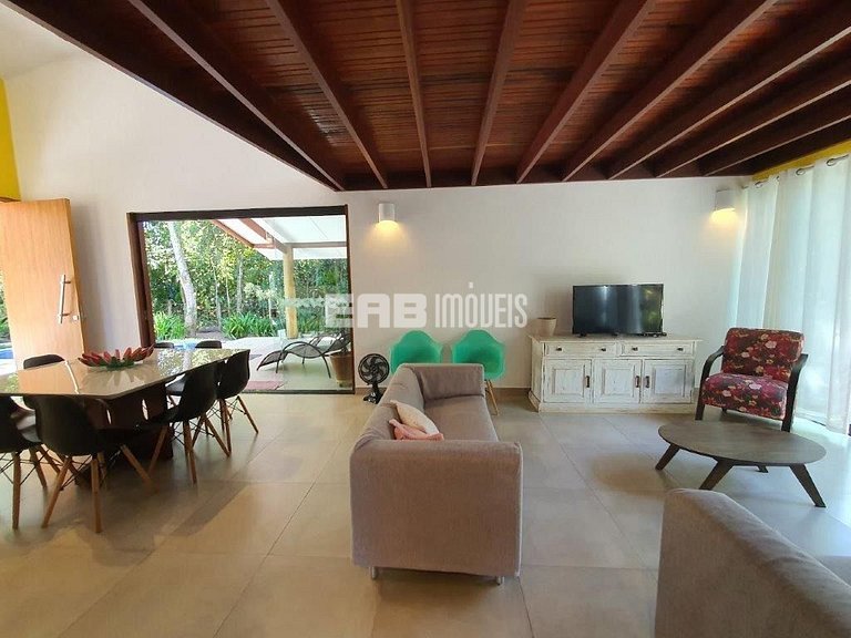 Casa moderna, com piscina, na Praia de Itamambuca