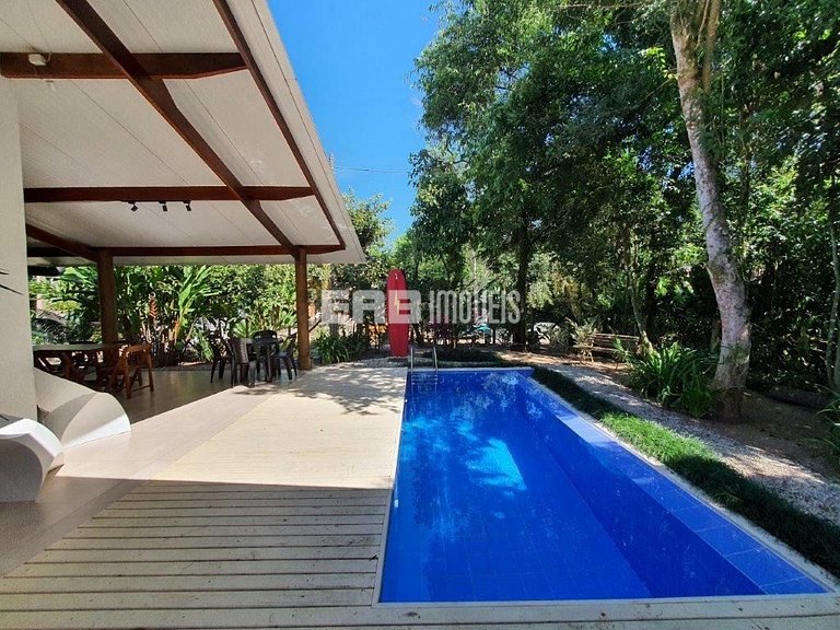 Casa moderna, com piscina, na Praia de Itamambuca