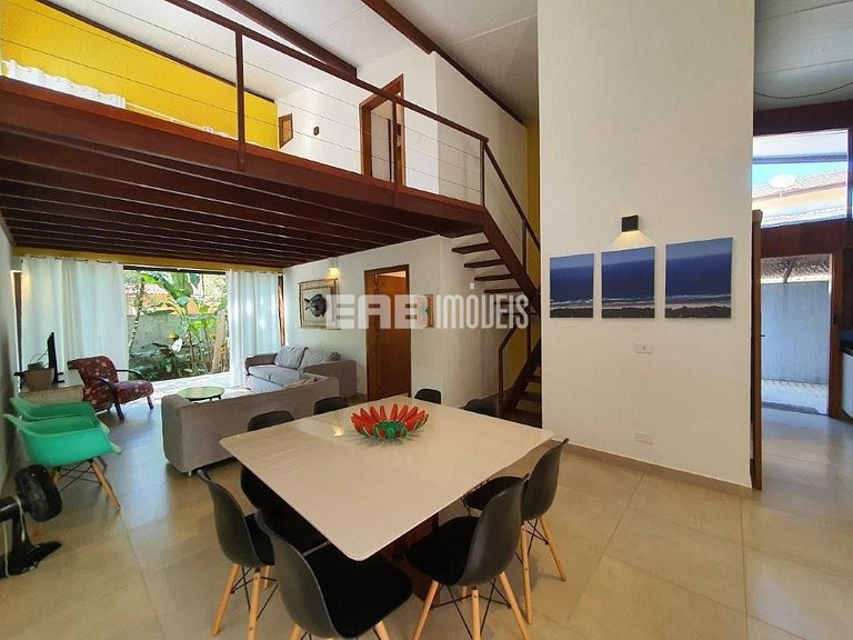 Casa moderna, com piscina, na Praia de Itamambuca