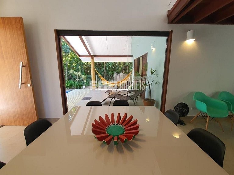 Casa moderna, com piscina, na Praia de Itamambuca