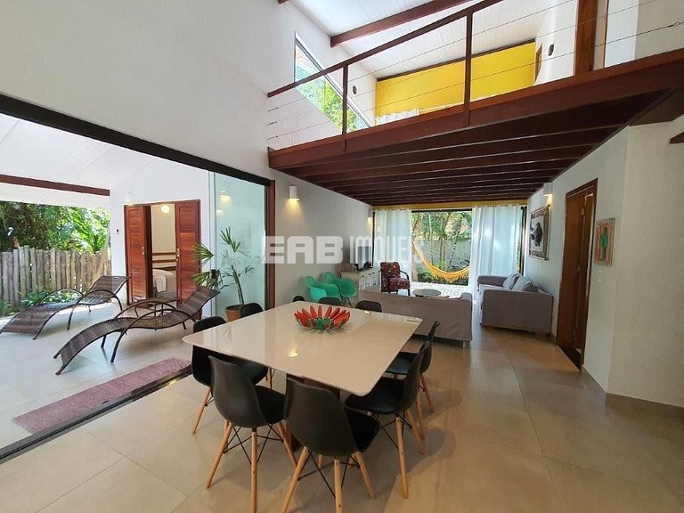 Casa moderna, com piscina, na Praia de Itamambuca