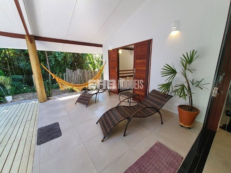 Casa moderna, com piscina, na Praia de Itamambuca