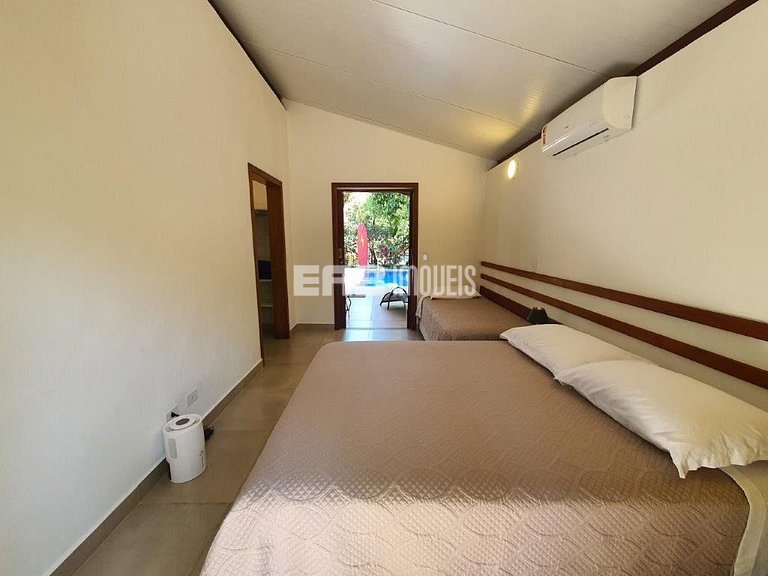 Casa moderna, com piscina, na Praia de Itamambuca