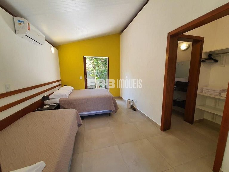 Casa moderna, com piscina, na Praia de Itamambuca