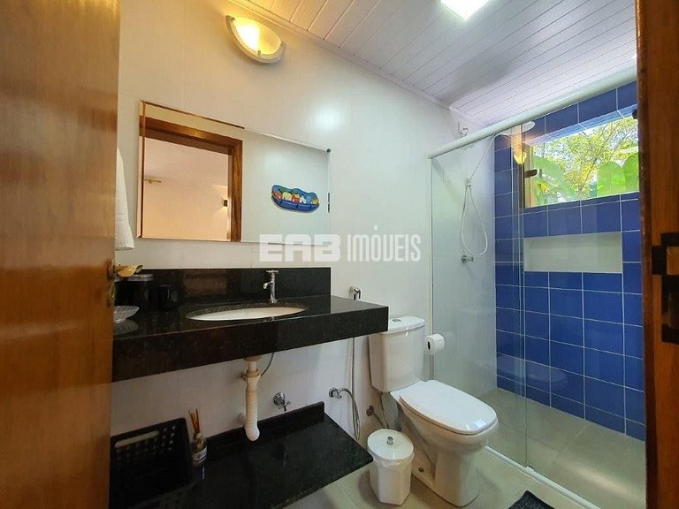 Casa moderna, com piscina, na Praia de Itamambuca