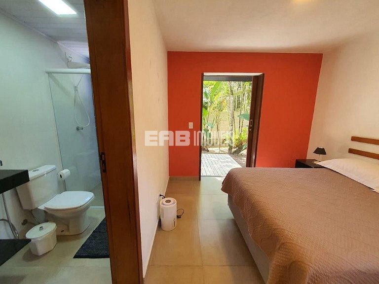 Casa moderna, com piscina, na Praia de Itamambuca