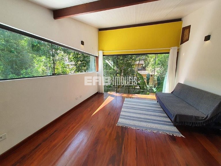 Casa moderna, com piscina, na Praia de Itamambuca