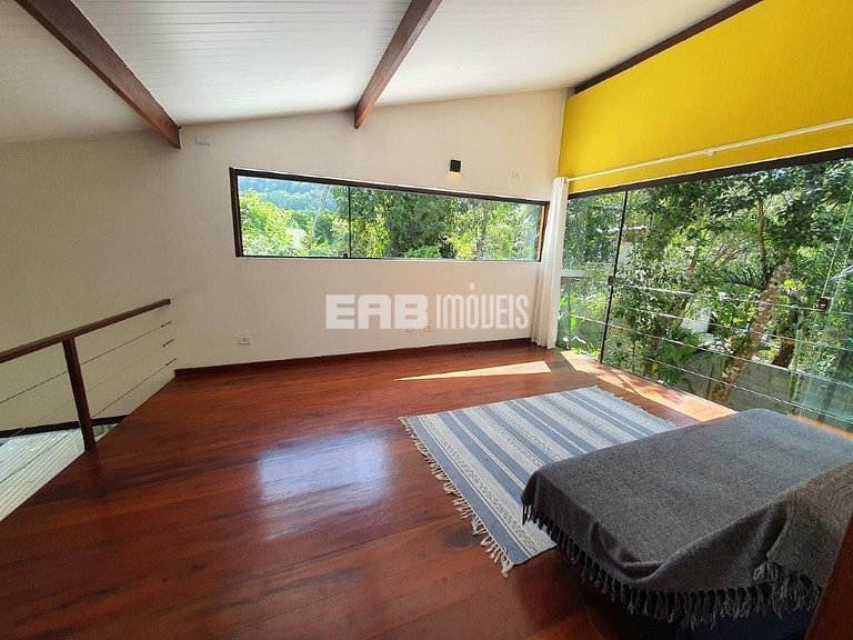 Casa moderna, com piscina, na Praia de Itamambuca