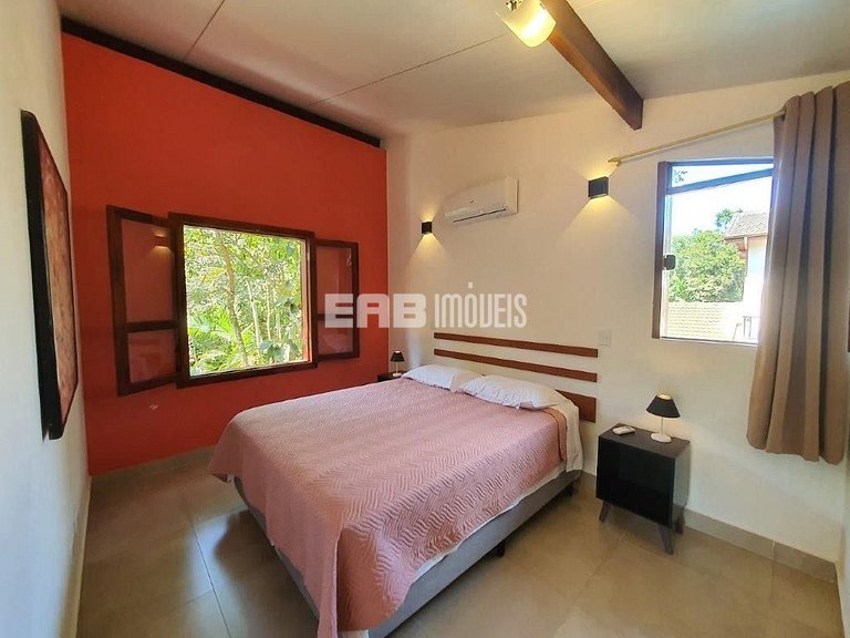 Casa moderna, com piscina, na Praia de Itamambuca