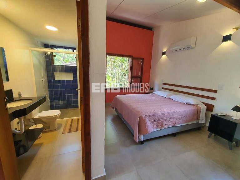 Casa moderna, com piscina, na Praia de Itamambuca