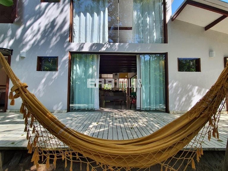 Casa moderna, com piscina, na Praia de Itamambuca