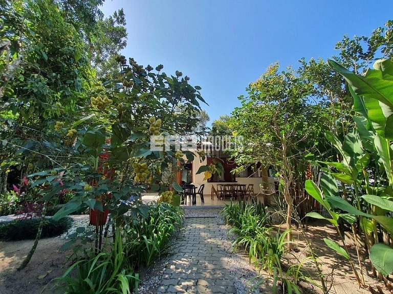 Casa moderna, com piscina, na Praia de Itamambuca