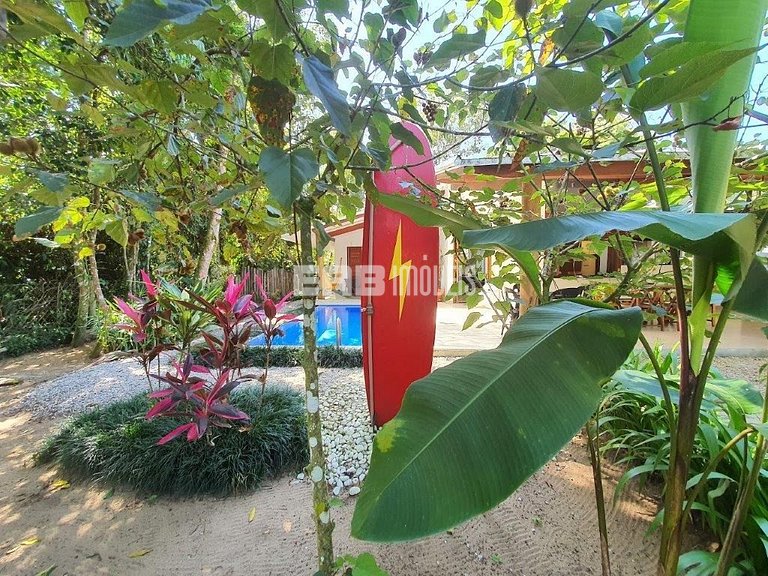 Casa moderna, com piscina, na Praia de Itamambuca