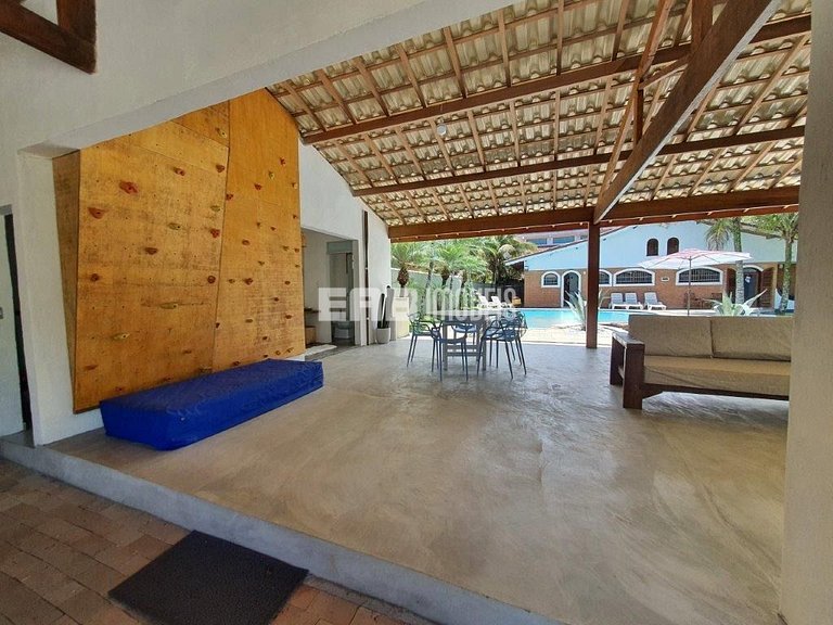 Casa para até 18 pessoas, com 8 dormitórios, na praia de Ita