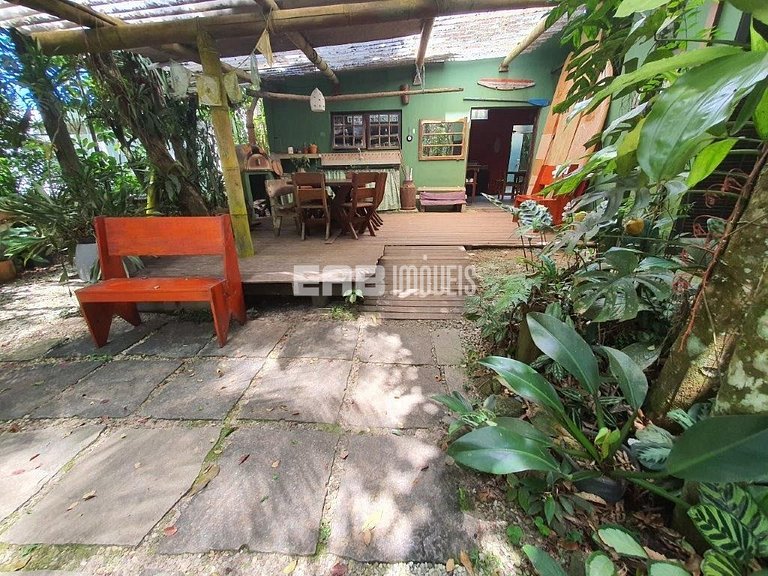 Casa com 8 suítes na Praia de Itamambuca, Ubatuba