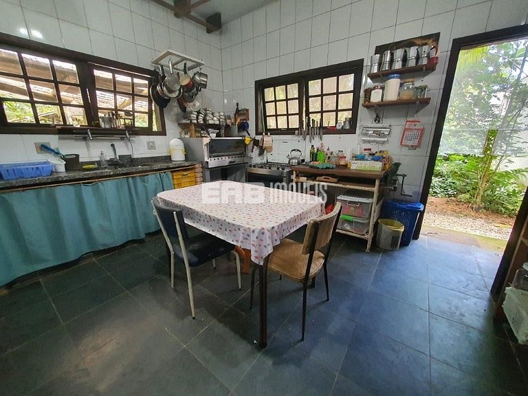 Casa com 8 suítes na Praia de Itamambuca, Ubatuba