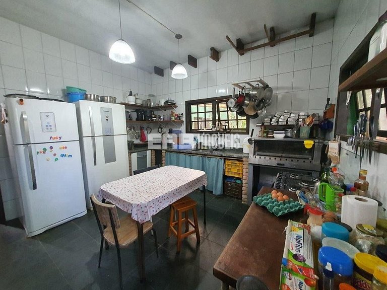 Casa com 8 suítes na Praia de Itamambuca, Ubatuba