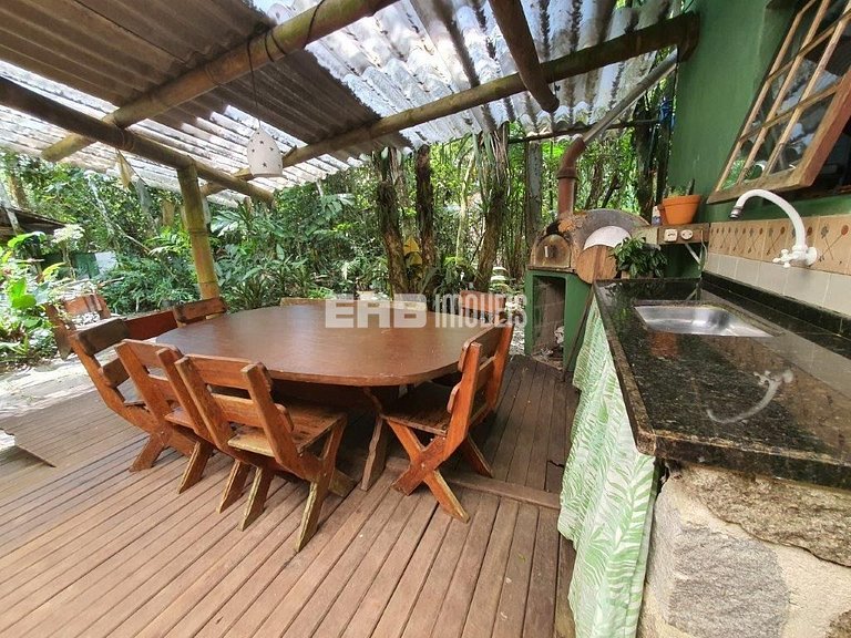 Casa com 8 suítes na Praia de Itamambuca, Ubatuba