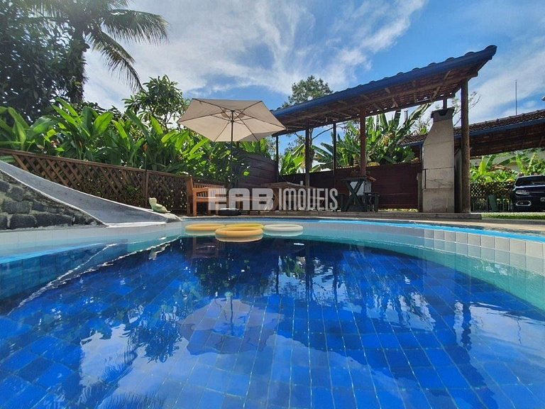 A poucos metros da linda praia de Itamambuca em Ubatuba