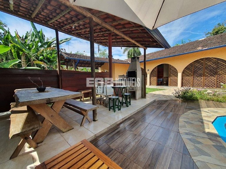 A poucos metros da linda praia de Itamambuca em Ubatuba