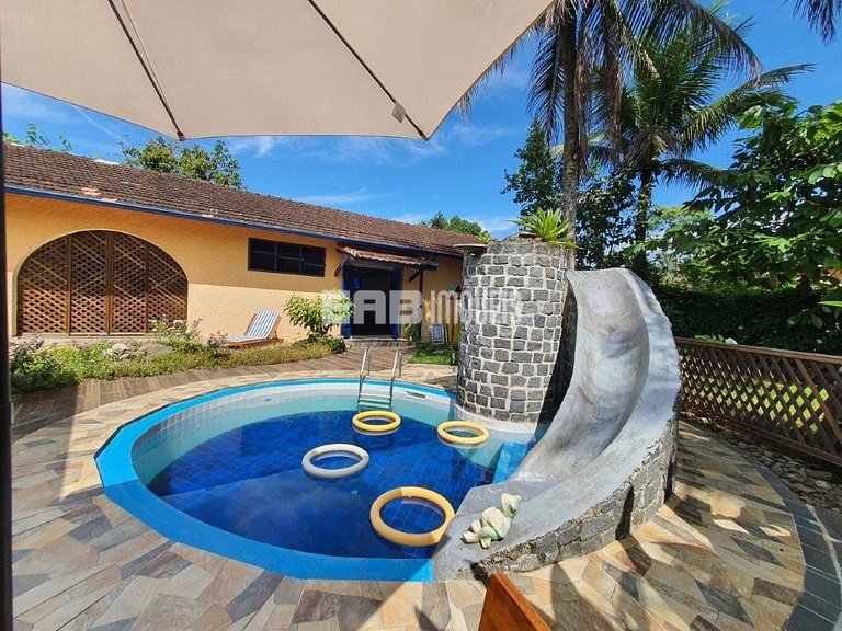 A poucos metros da linda praia de Itamambuca em Ubatuba