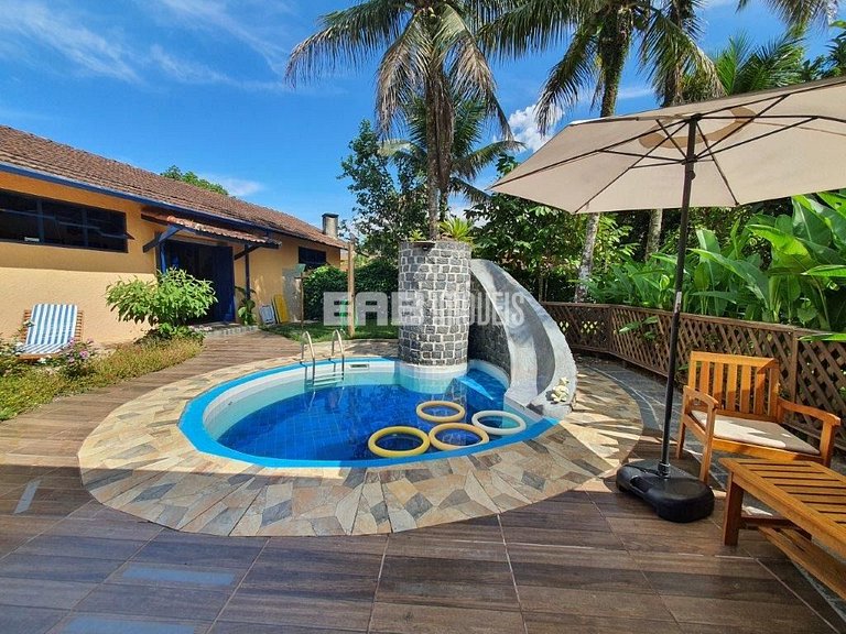 A poucos metros da linda praia de Itamambuca em Ubatuba