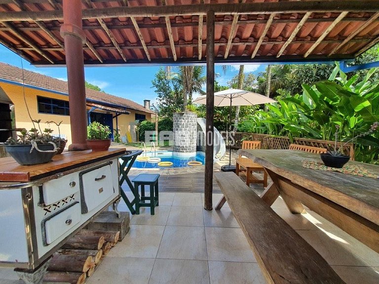 A poucos metros da linda praia de Itamambuca em Ubatuba