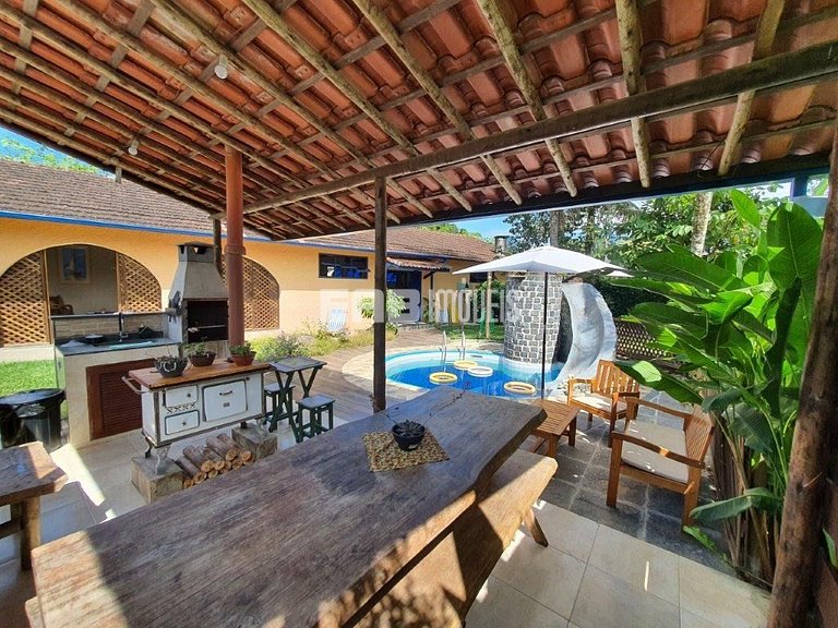 A poucos metros da linda praia de Itamambuca em Ubatuba