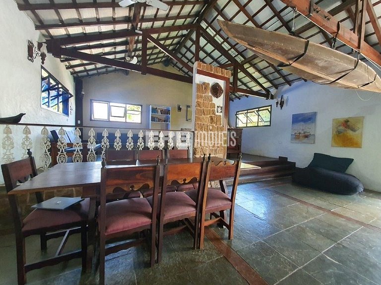 A poucos metros da linda praia de Itamambuca em Ubatuba