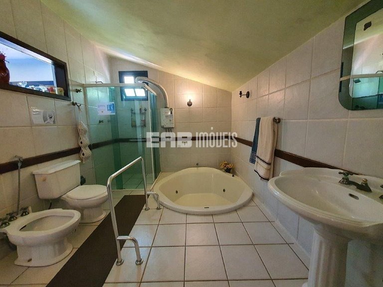 A poucos metros da linda praia de Itamambuca em Ubatuba